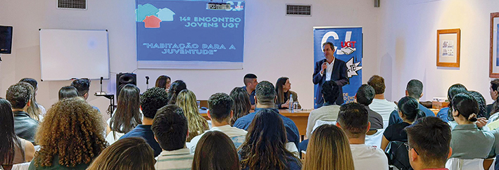 Jovens debatem dificuldades no acesso à habitação